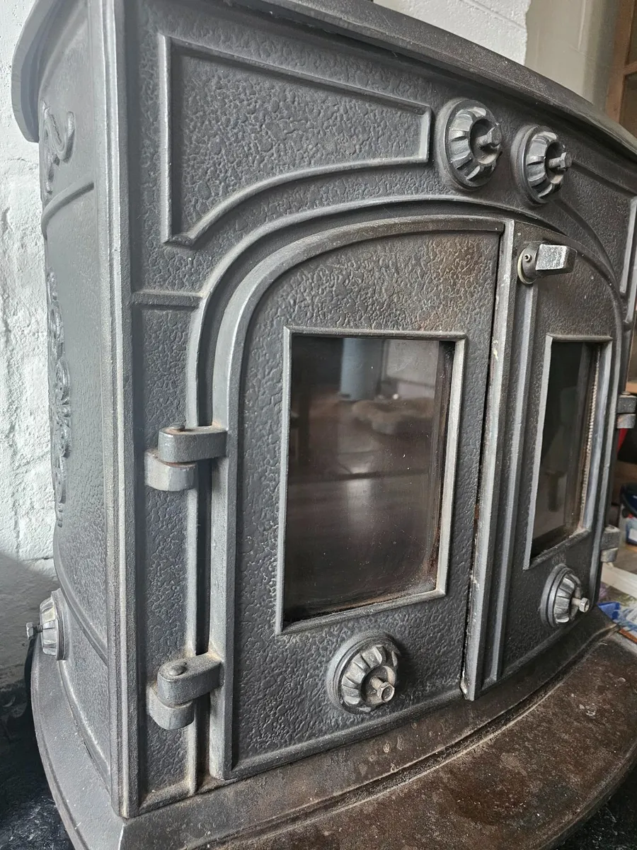Balmoral Solid Fuel Stove with Back Boiler - Image 1