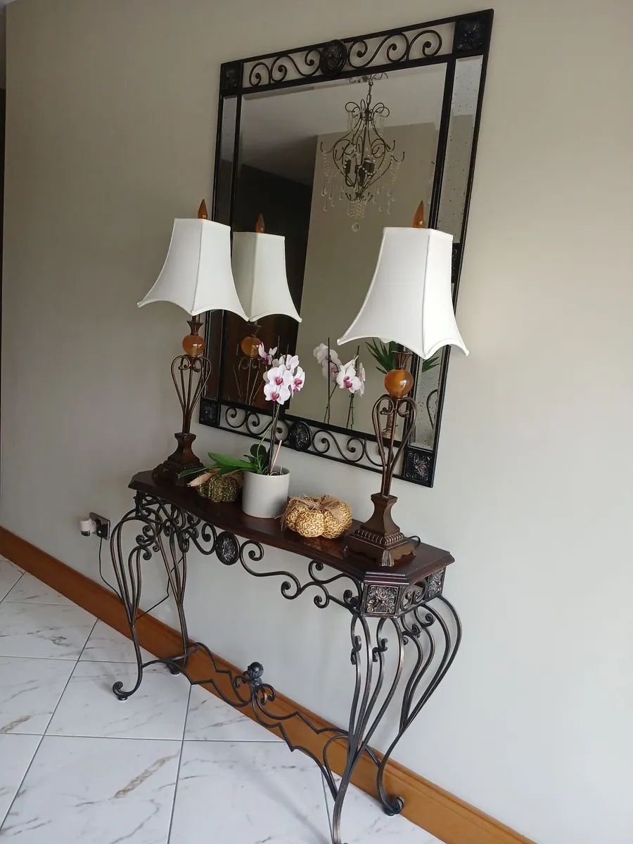 Mindy browne matching hall table & mirror Pristine - Image 1