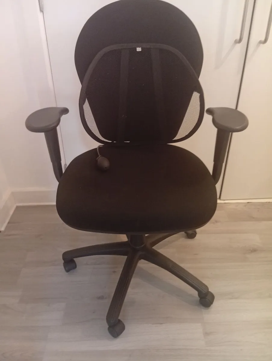 Professional Expensive Swivel chair 6months - Image 1