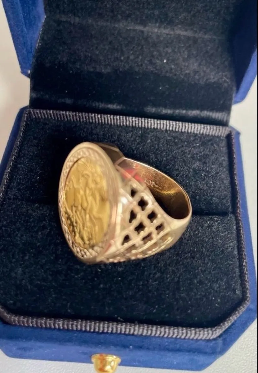 Sovereign signet Ring - Image 2