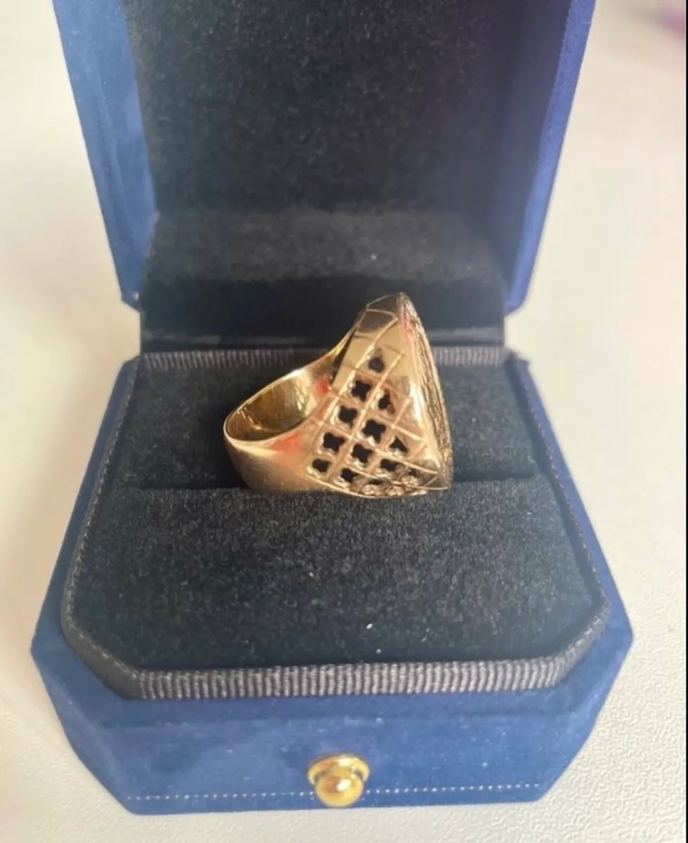 Sovereign signet Ring - Image 4