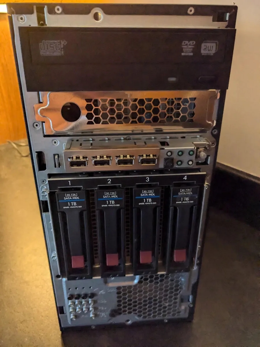 HP Server ML110 G7 - Image 2