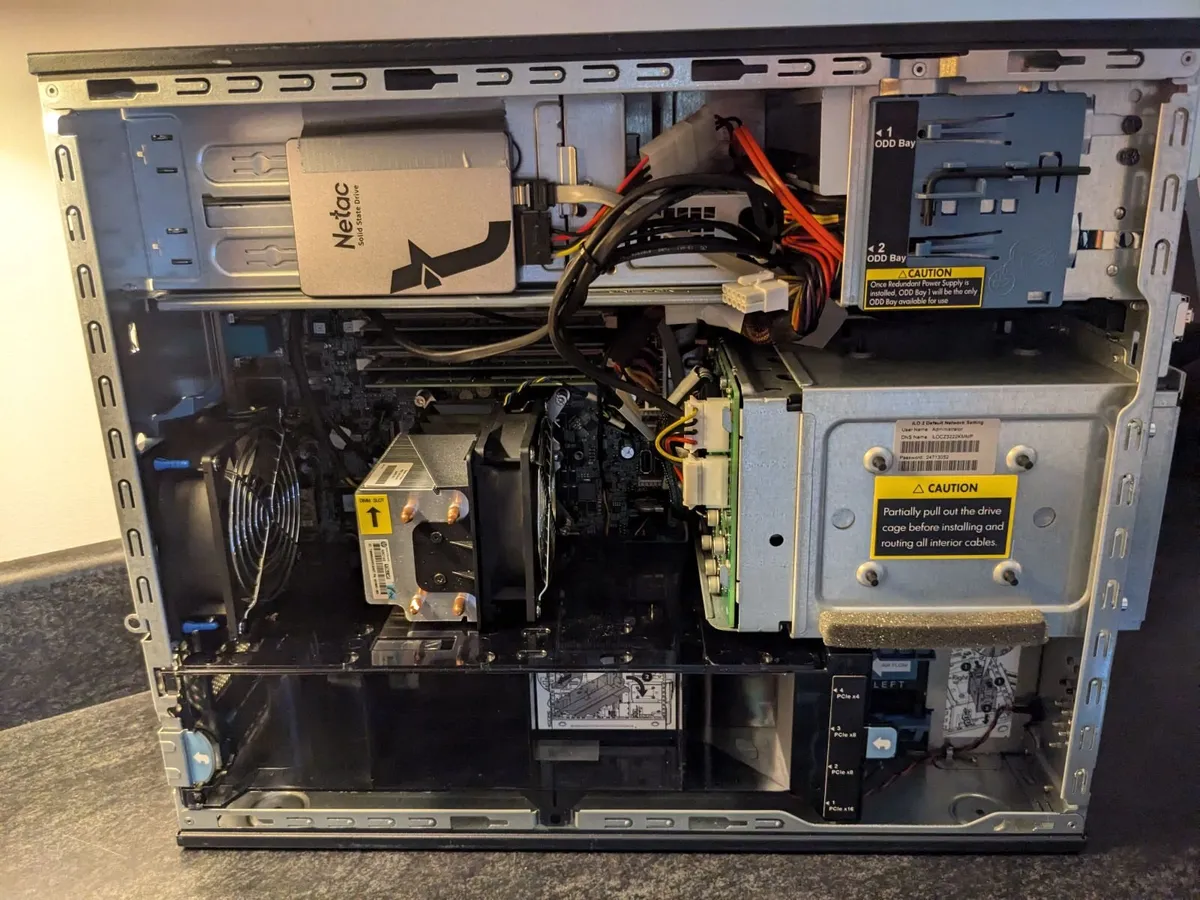 HP Server ML110 G7 - Image 4