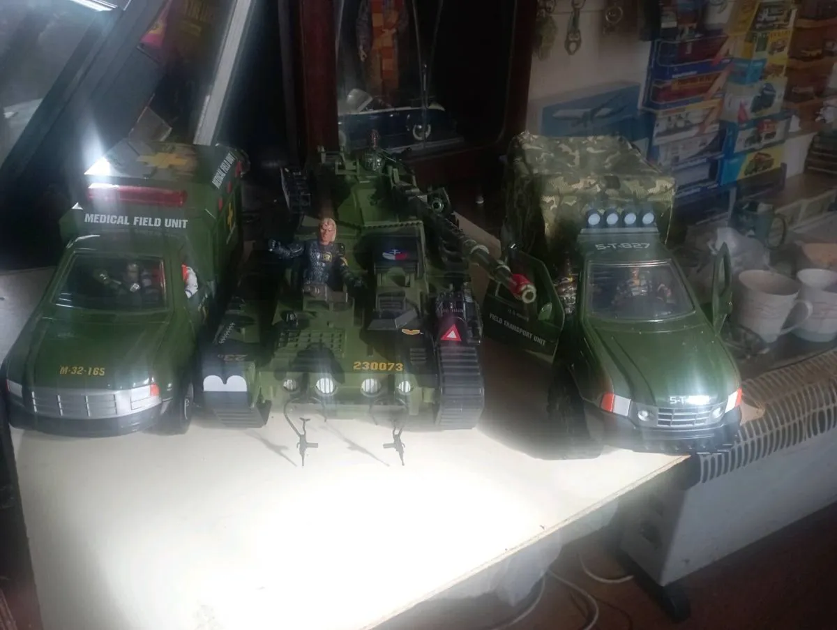 MILITARY  VERTICALS  FOR SALE /FIGURE'S 3 iN TOTAL - Image 2