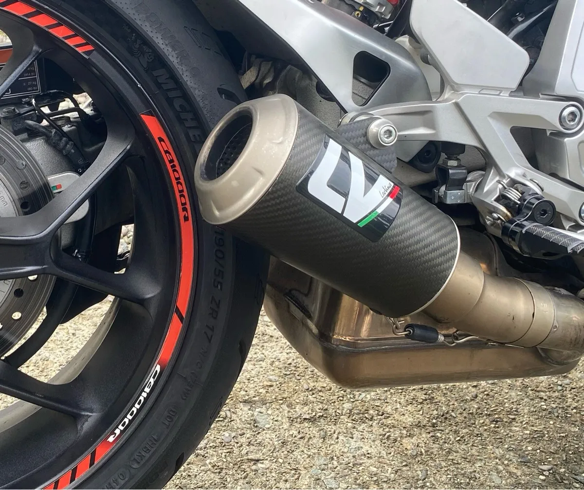 Leo vince carbon exaust can Honda CB1000R  2018/19 - Image 1