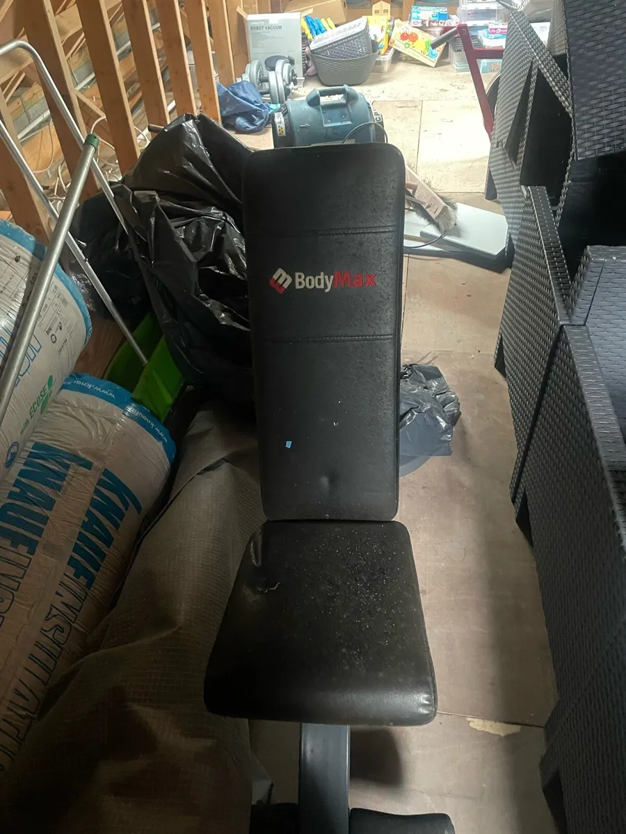 Gym benches & free weights - Image 1