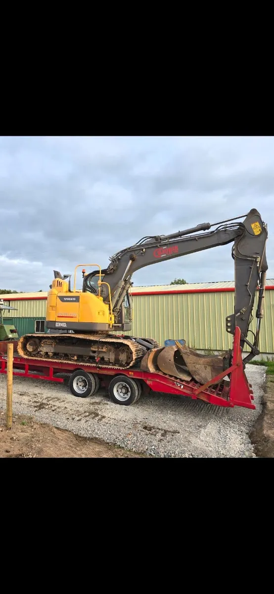 2015 Volvo ECR145 DL excavator - Image 2