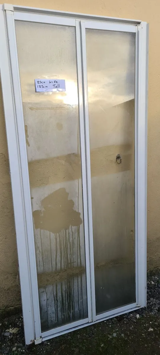 Bi fold shower doors - Image 1
