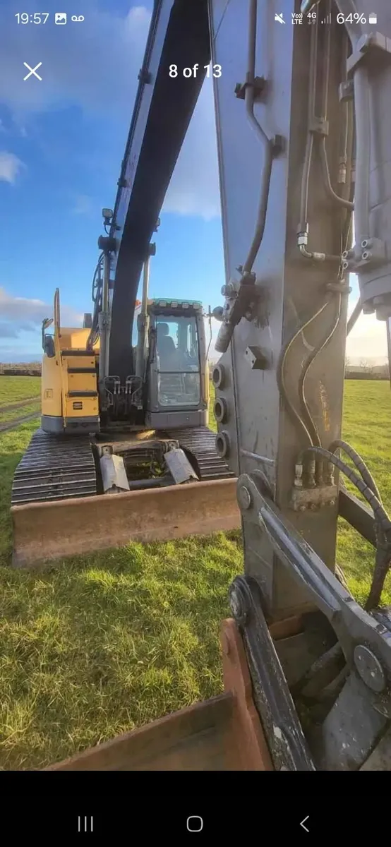 2015 Volvo ECR145 DL excavator - Image 3