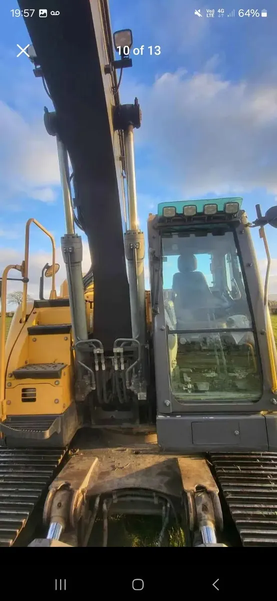 2015 Volvo ECR145 DL excavator - Image 4