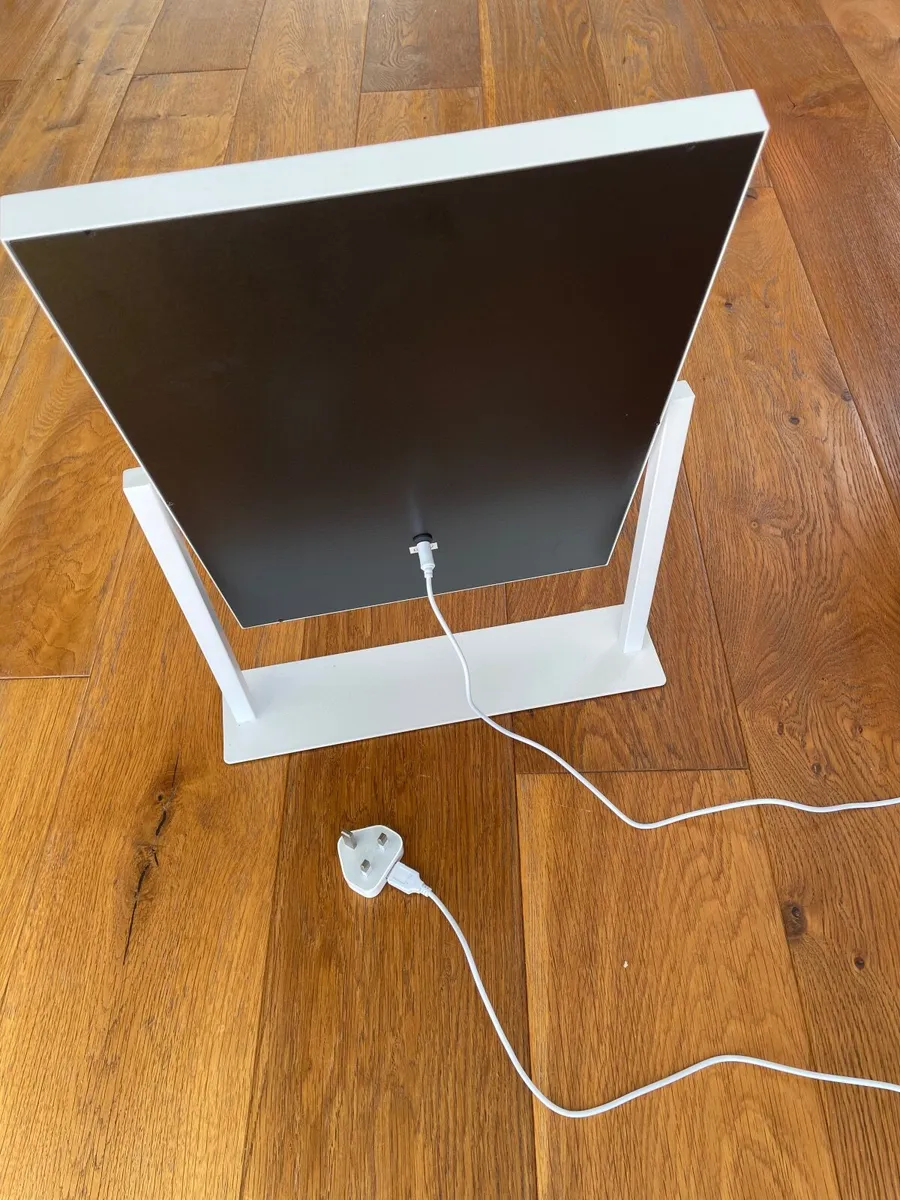 Vanity  mirror with base and lights - Image 3