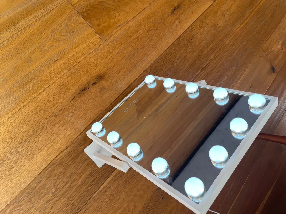 Vanity  mirror with base and lights - Image 2