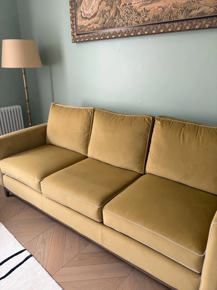 Velvet couch - Image 4