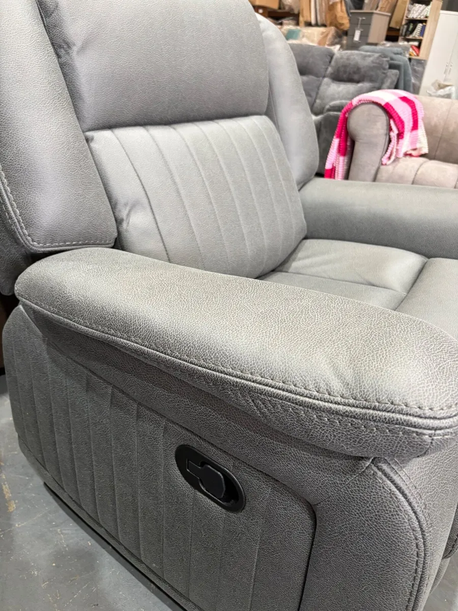 Single recliners - Image 1