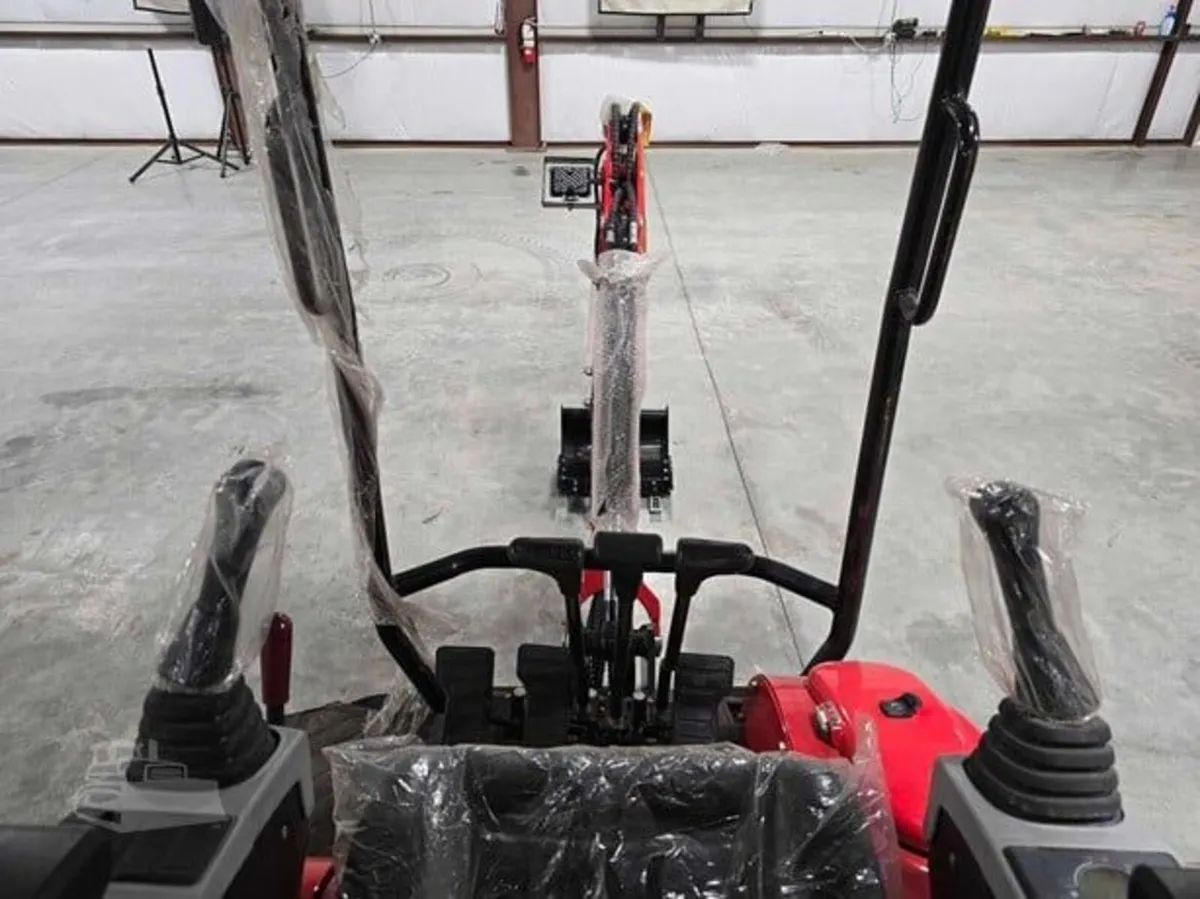 MIVA 2 TON MINI DIGGER DIESEL - Image 2