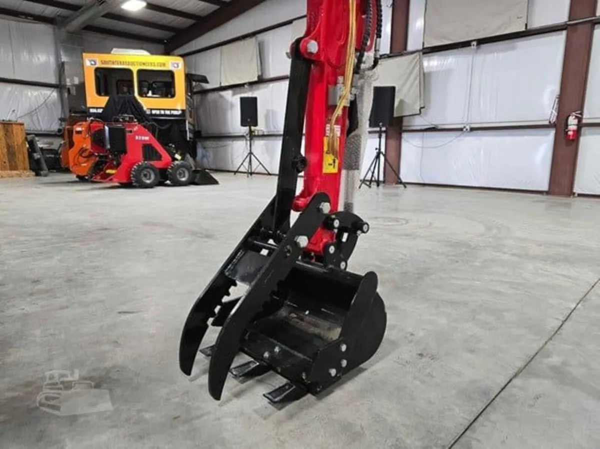 MIVA 2 TON MINI DIGGER DIESEL - Image 4