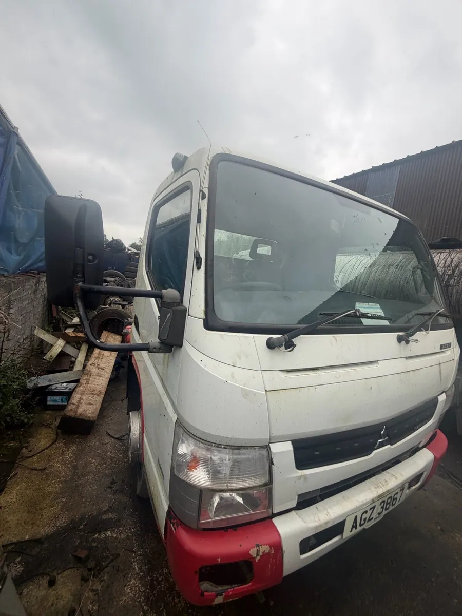 2016 Mistubishi Canter for parts or repair - Image 2