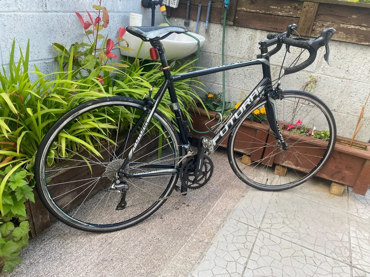 Futura monza 22 inch frame 700x25c wheels - Image 3
