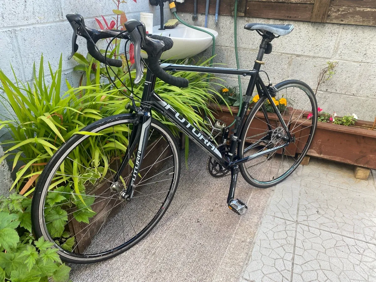 Futura monza 22 inch frame 700x25c wheels - Image 4