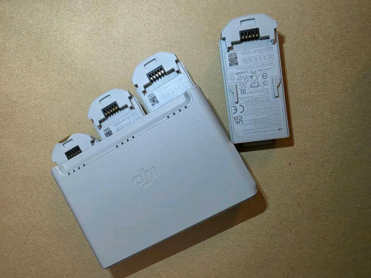 DJI Neo Drone Fly More Combo + Extra Battery - Image 4