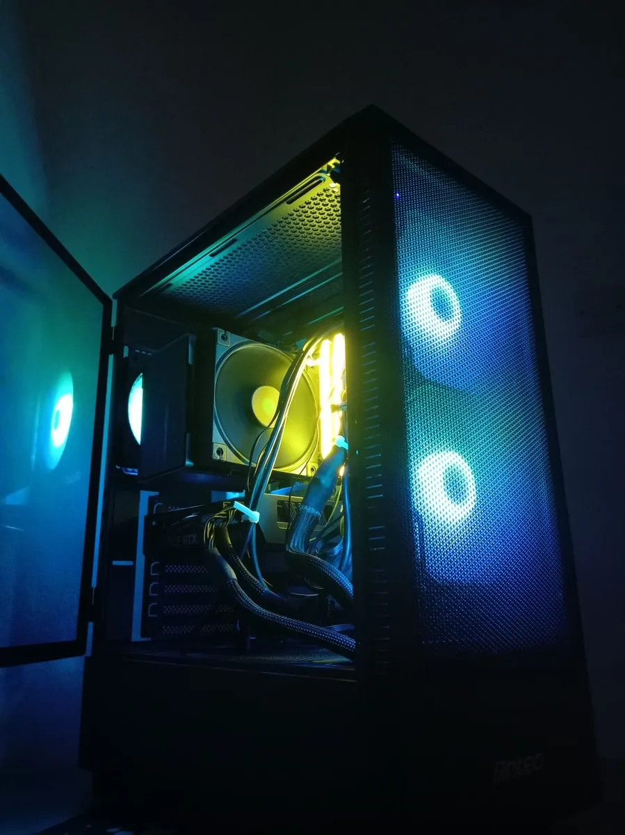 Gaming Desktop WIN 11 (used) w/peripherals - Image 1