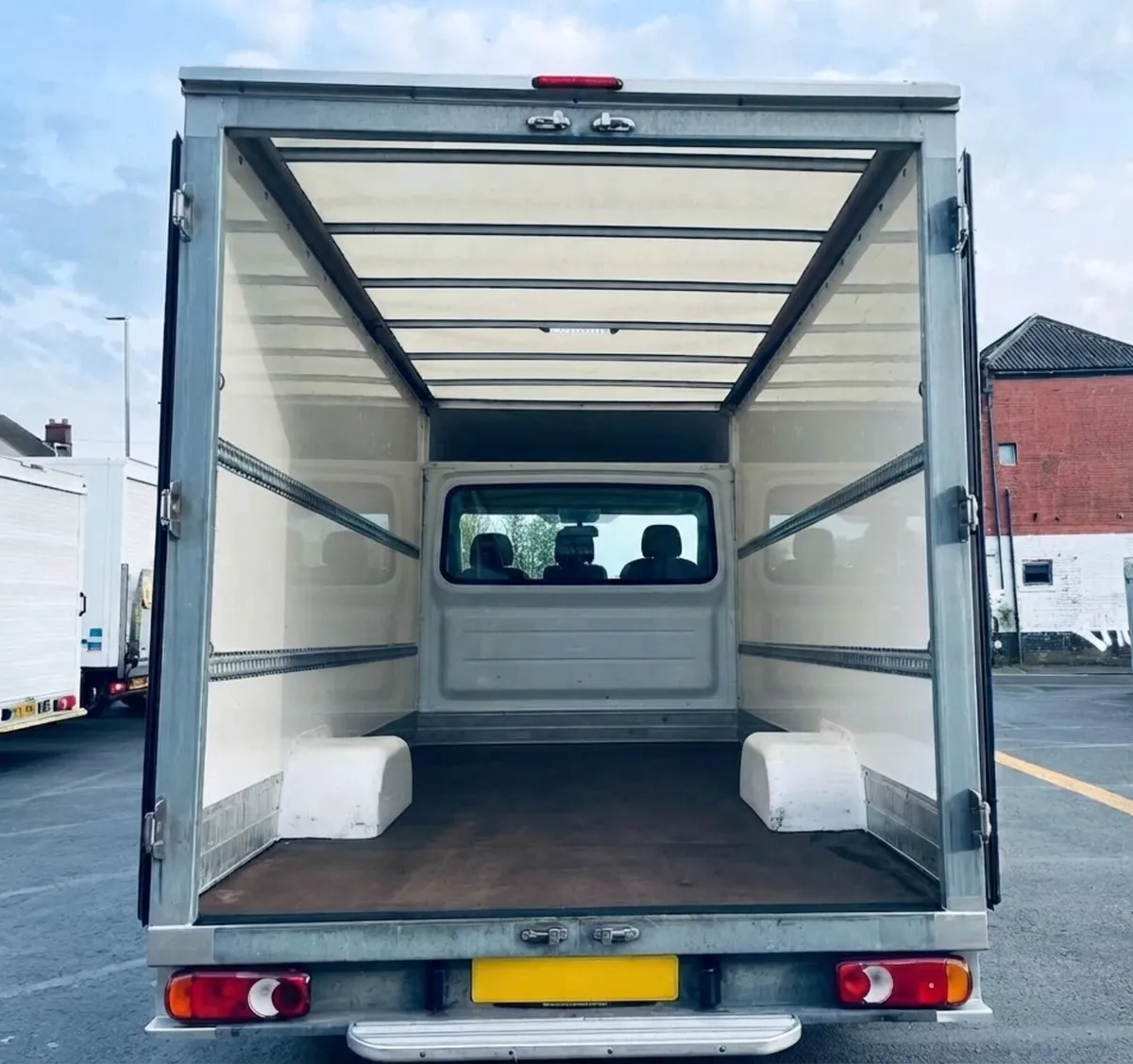 2021 Renault Master Luton Low Loader Van - Image 2