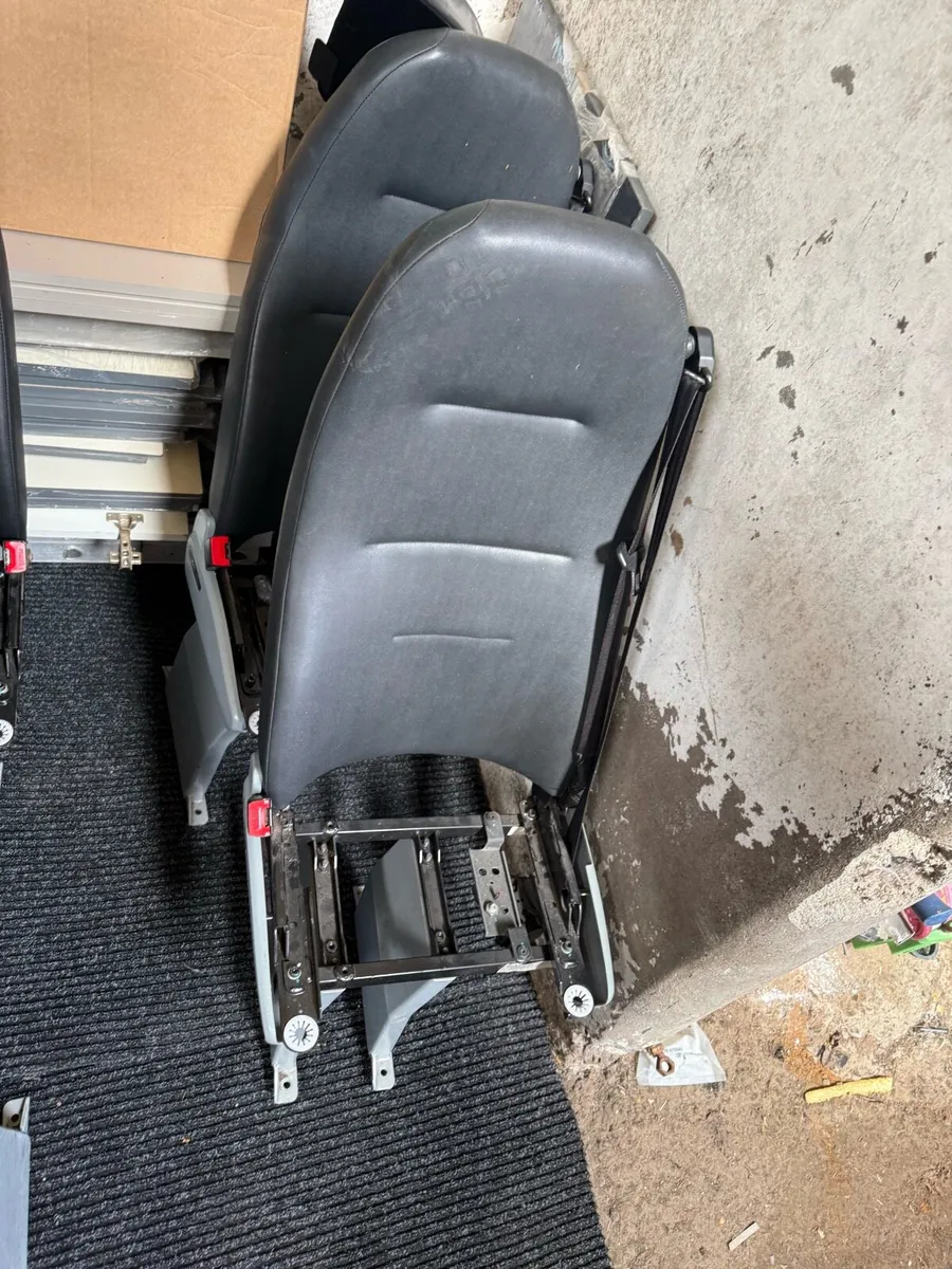 Leather Mercedes seats - Image 3