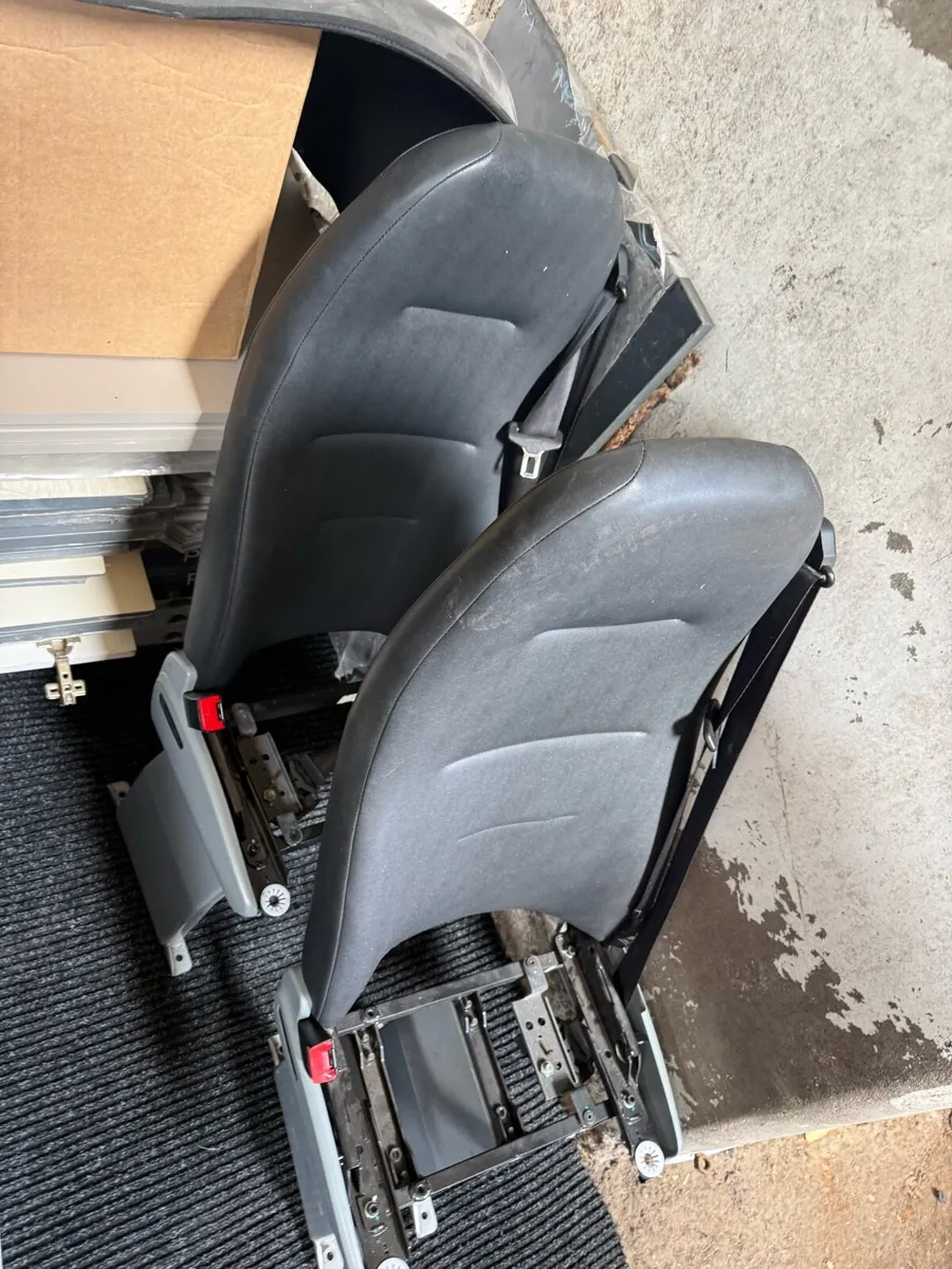 Leather Mercedes seats - Image 4