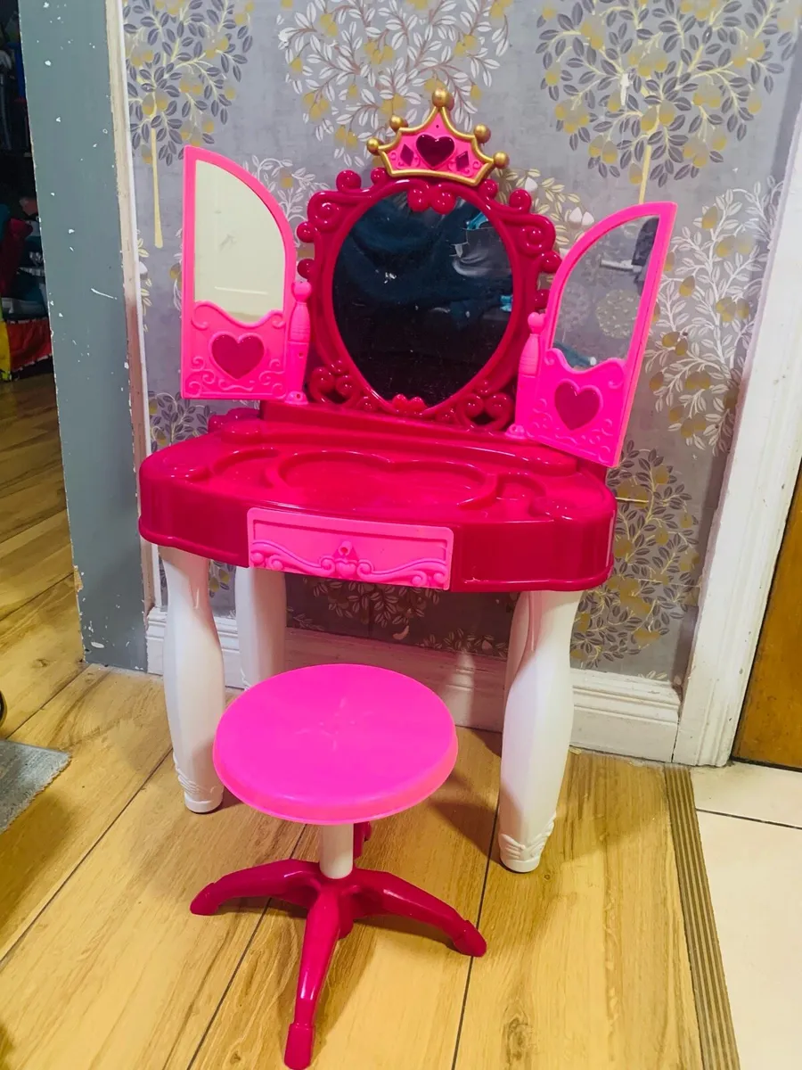 Toy Makeup table - Image 1