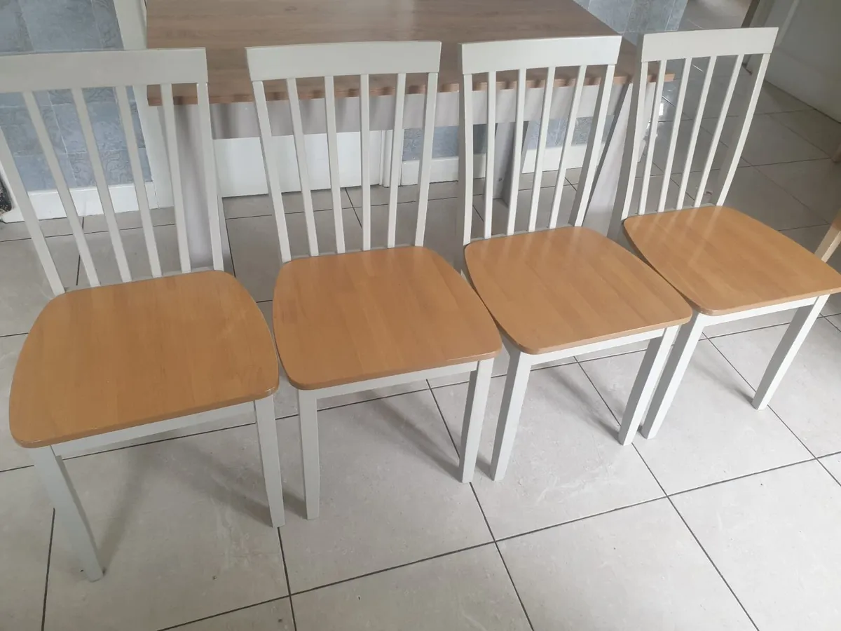 Table and chairs - Image 2