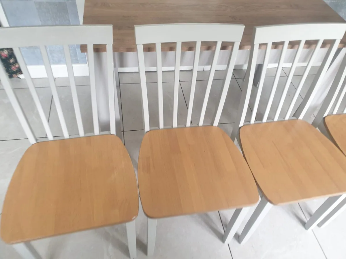 Table and chairs - Image 3
