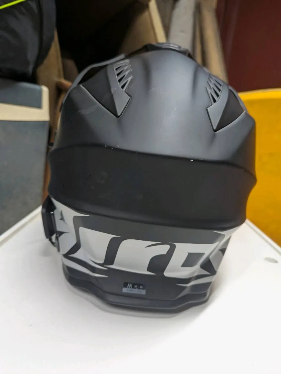 Airoh command helmet - Image 3
