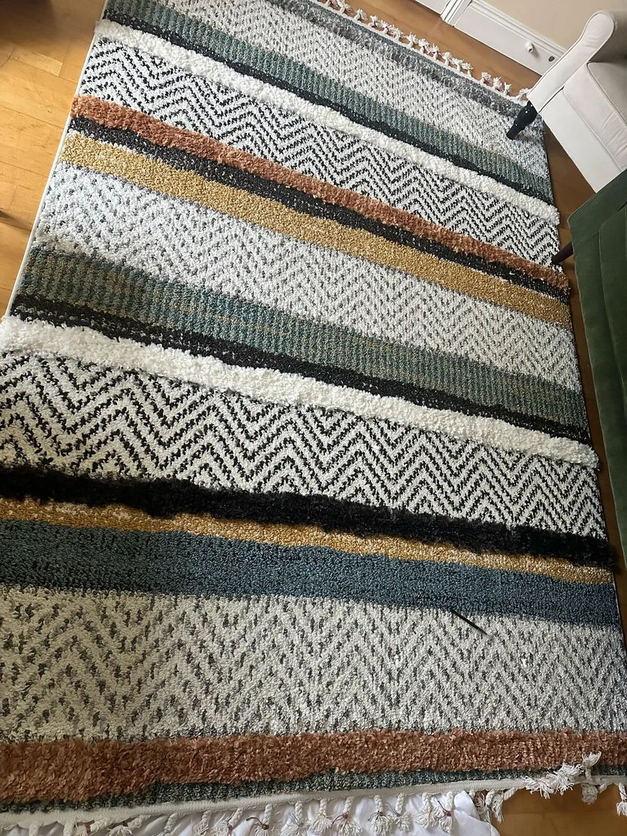 Large rug - Image 1