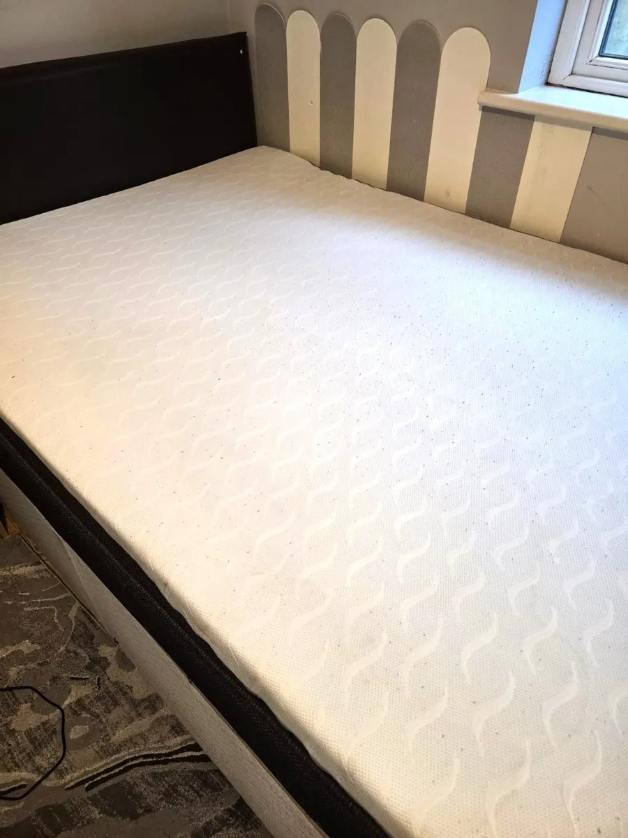 WELLPUR Gold Memory Foam Mattress Topper - Image 2