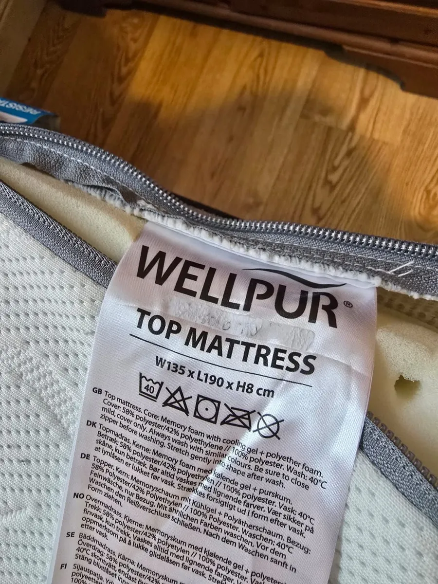 WELLPUR Gold Memory Foam Mattress Topper - Image 1