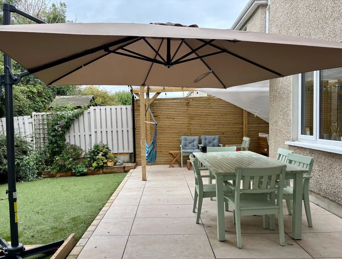 Garden umbrella - Image 1
