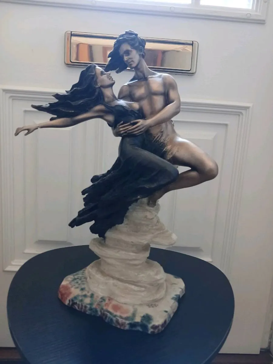 Stunning piece - Image 1