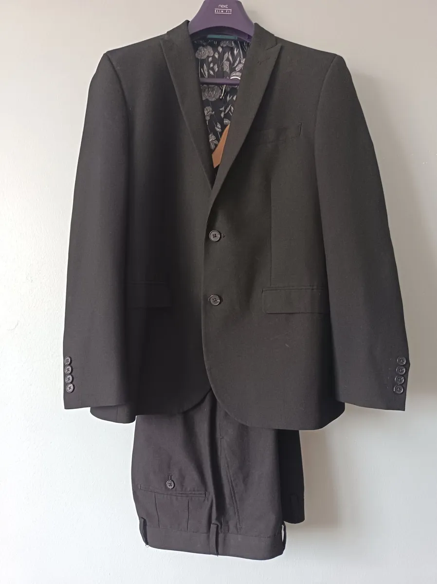 Men's suit - Image 1