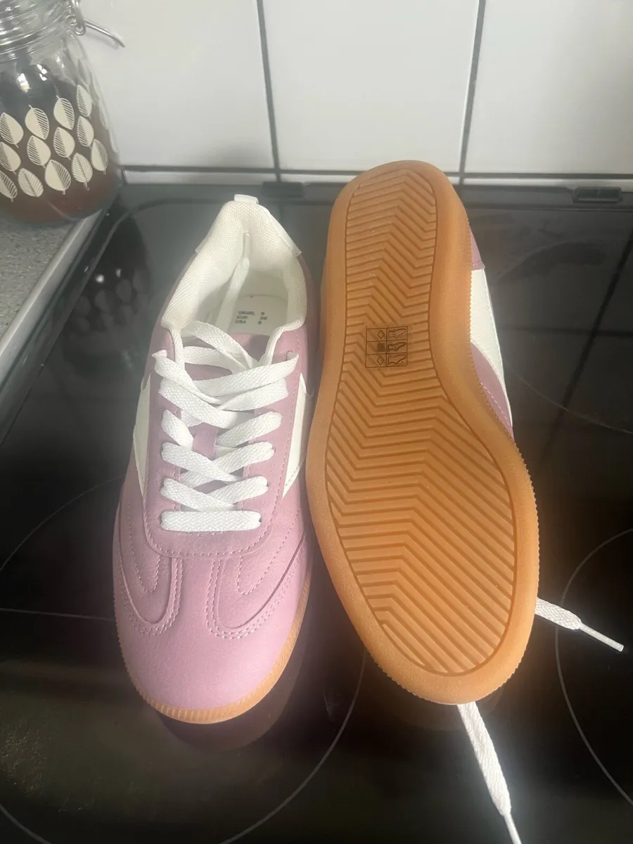 Ladies new trainers size 6€10 - Image 2