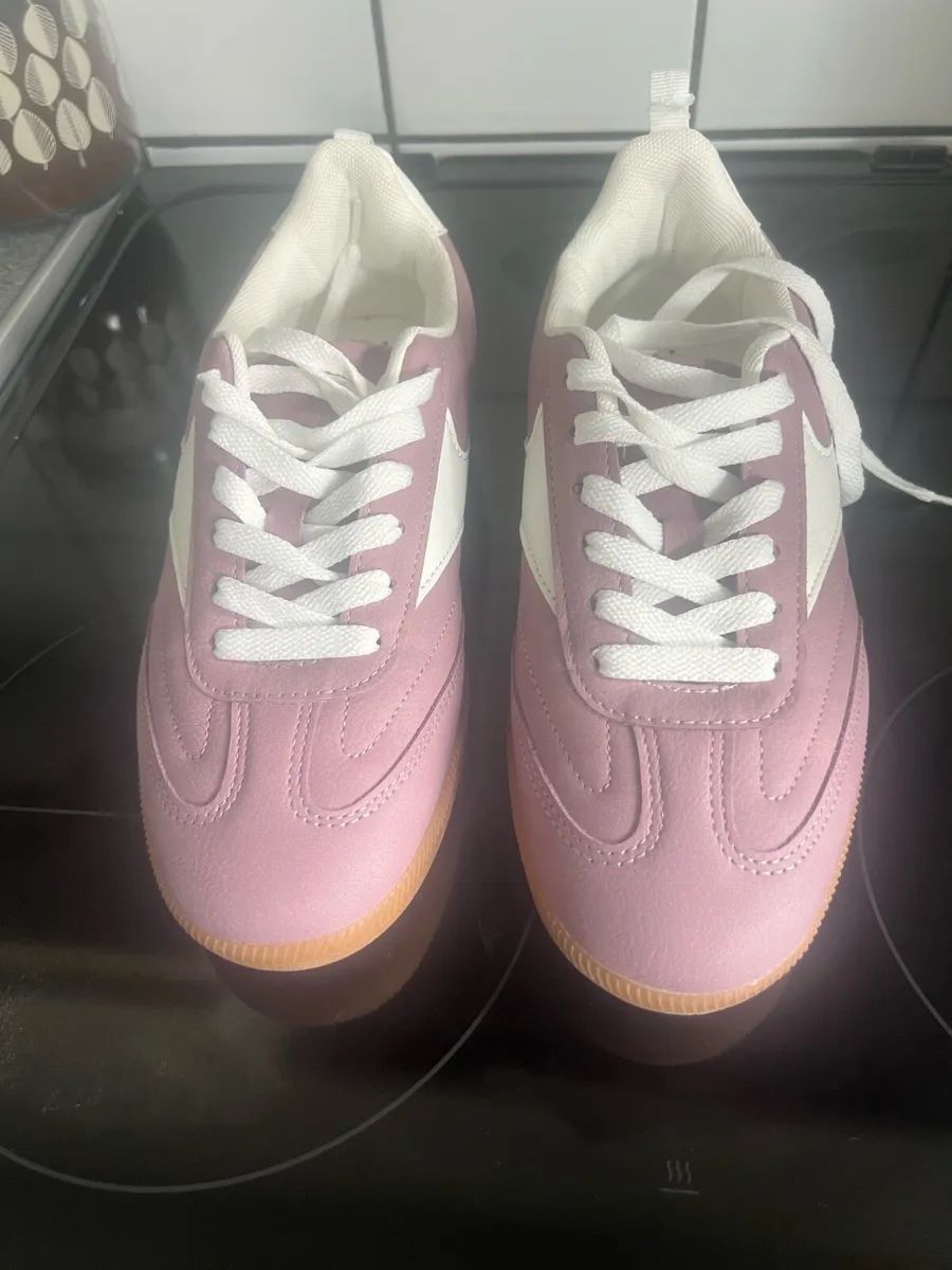 Ladies new trainers size 6€10 - Image 4