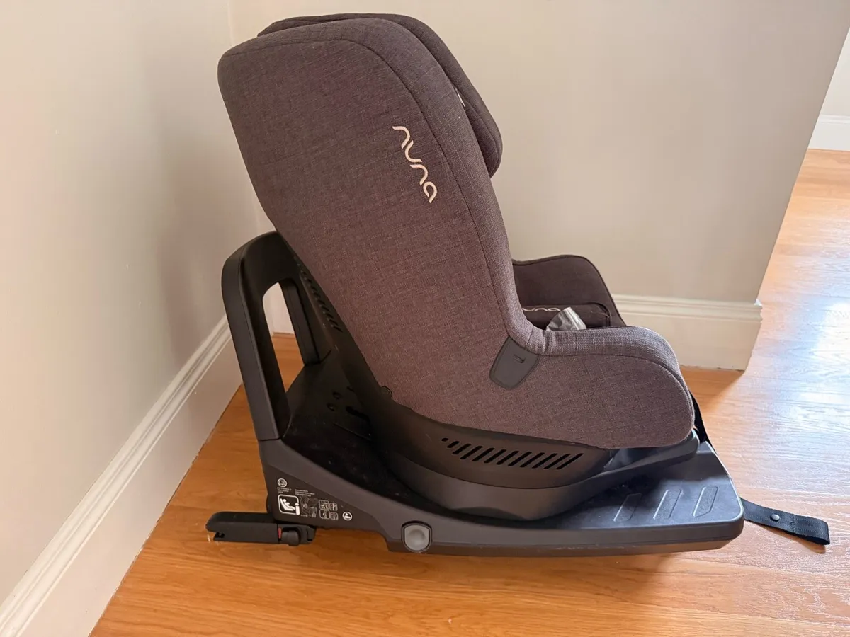 2 Child car seats - Image 4