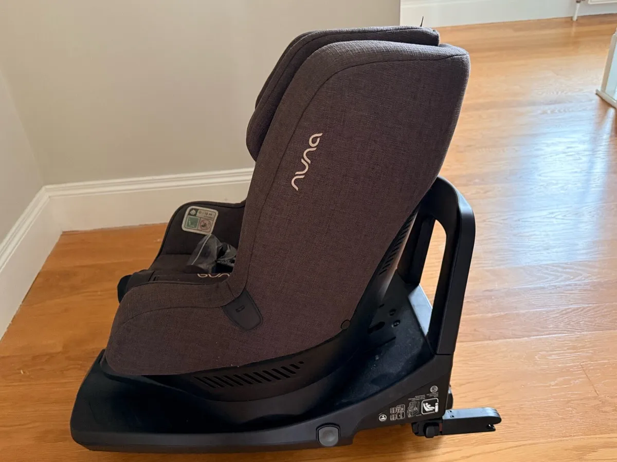 2 Child car seats - Image 3