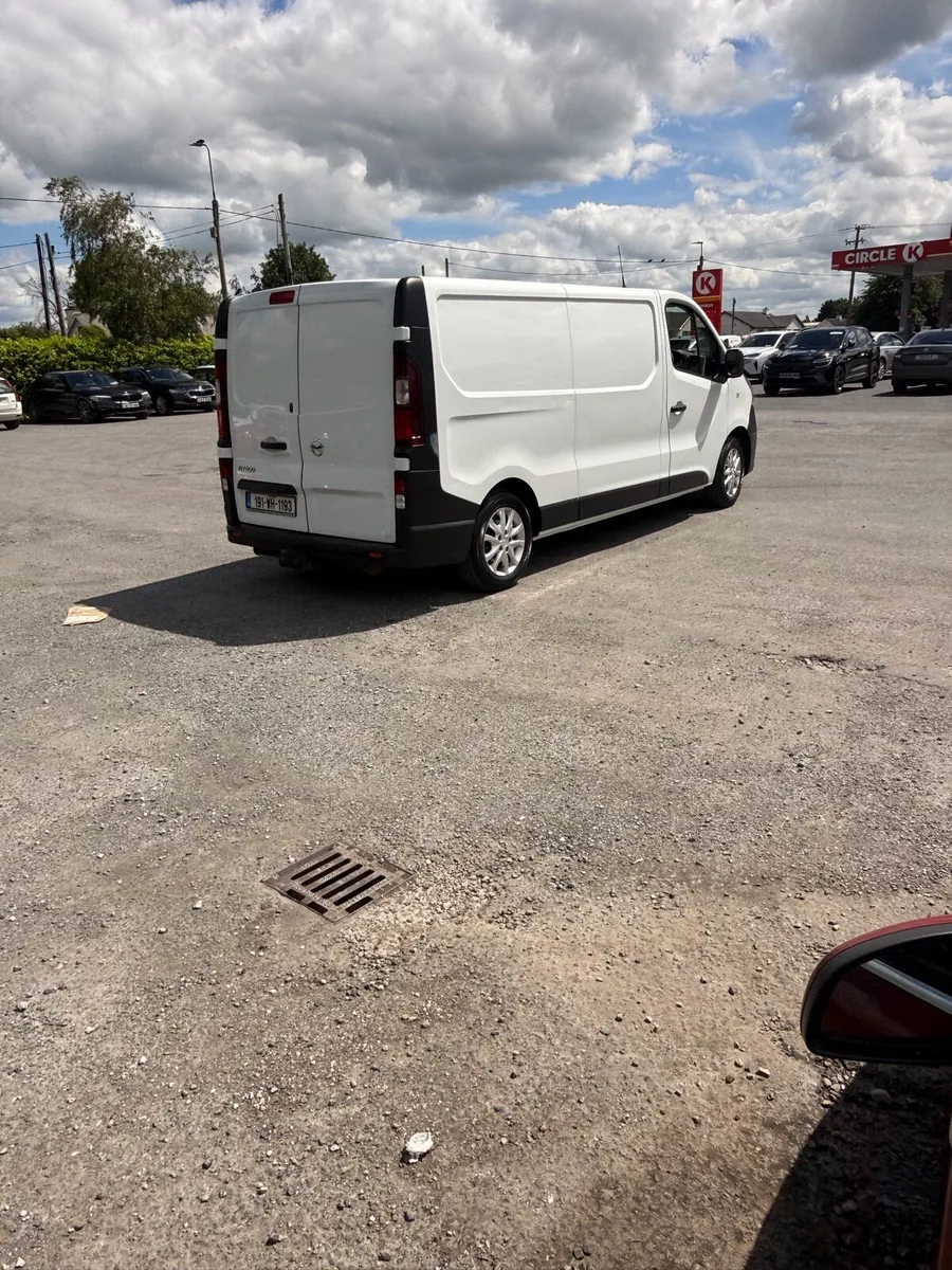 Nissan nv 300 - Image 1