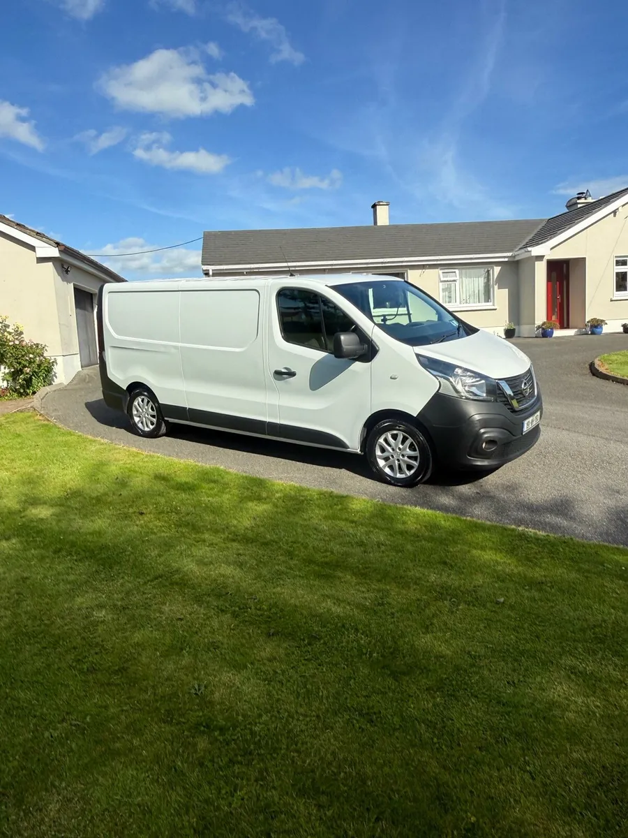Nissan nv 300 - Image 2