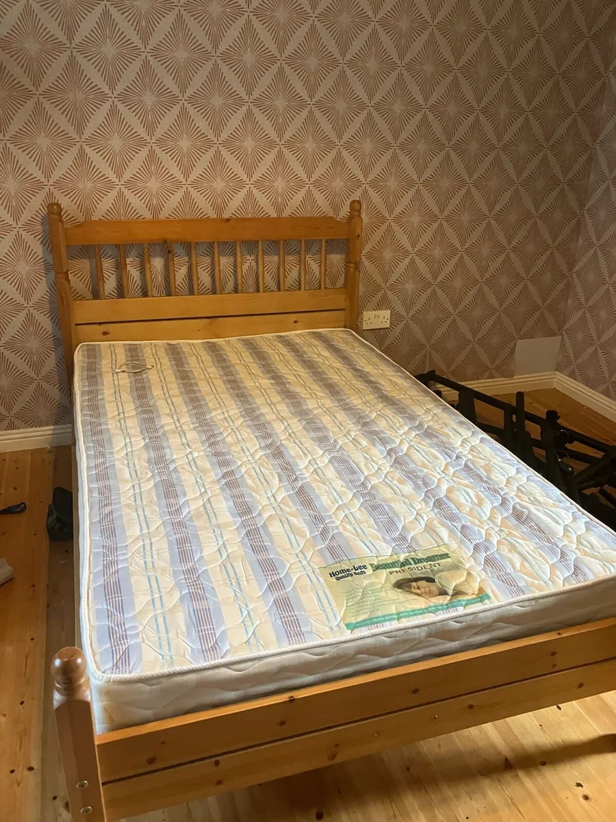 Bed (small double)