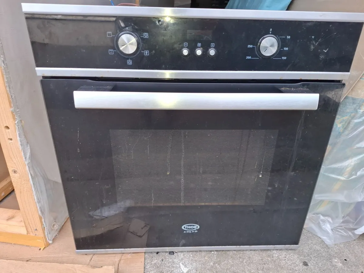 Oven and hob - Image 1