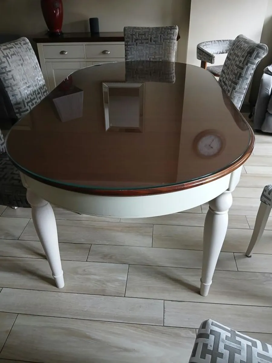 Dining room table and chairs - Image 1