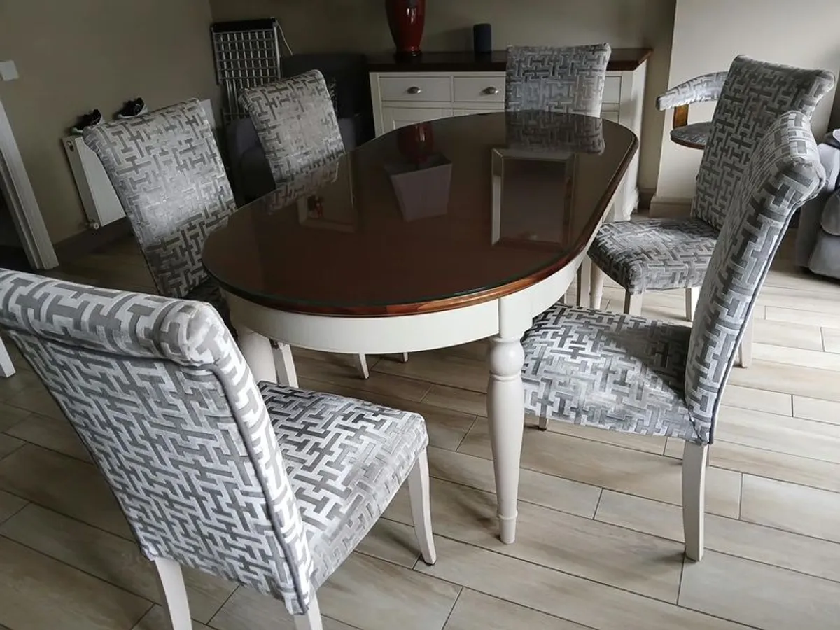 Dining room table and chairs - Image 2