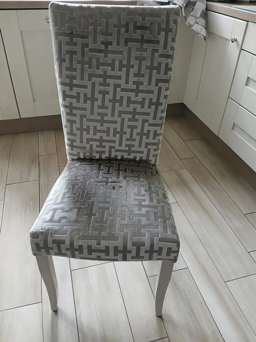 Dining room table and chairs - Image 3