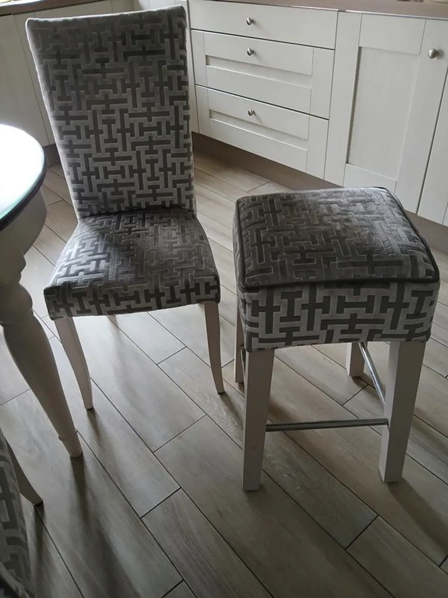 Dining room table and chairs - Image 4